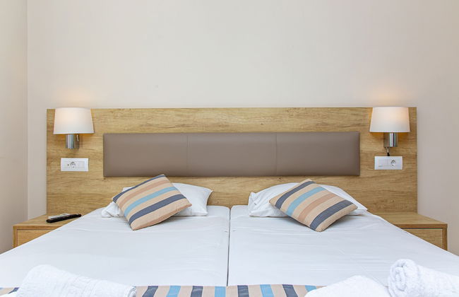 Theo Star Beach Hotel - Photo 2