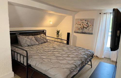 Downtown Whitestown with King Suite and Pool - Foto 10