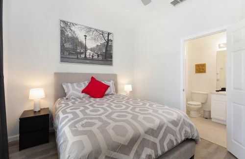 Charming 3BR Townhome Private Pool Walk to Clubhouse 9 Min Disney - Foto 16