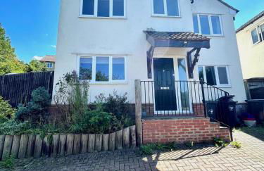 Large 5 bed detached house near Stansted Airport with Parking for 2 vehicles! Stansted Stays - Foto 32