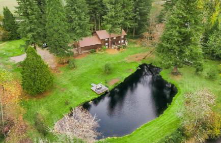 4-Bedroom Chateau in Southern Washington- Luxurious Retreat with Pond & Creek - Foto 10