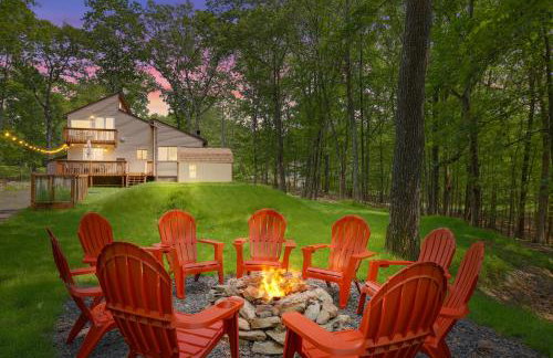 Secluded Cabin, Jacuzzi, Pool Table, King Bed & Fire Pit - Photo 1