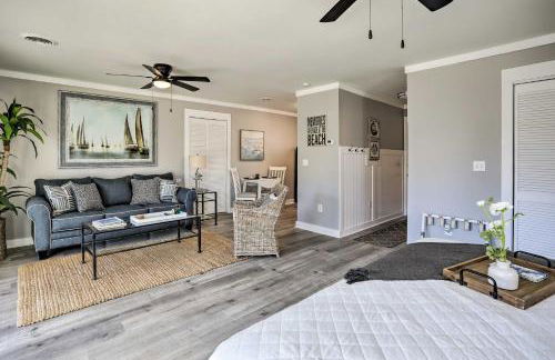 Walk to Surfside Beach Studio with Covered Balcony - Foto 8