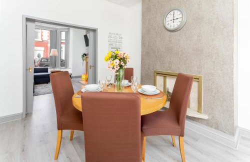 Superb Spacious House For Contractors & Families & Private Parking By Liverpool Short Stay - Foto 11