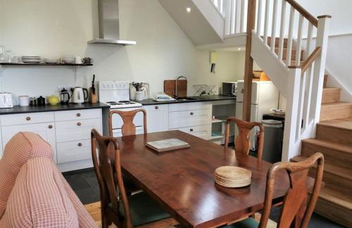 Gamekeeper's Cottage within historic Tregrehan Garden - Foto 1