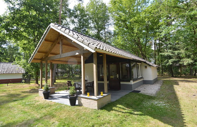 Detached Bungalow With Lovely Covered Terrace - Foto 28