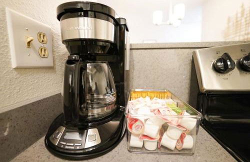 Modern Microsoft Redmond Campus Condo with Balcony - Foto 16