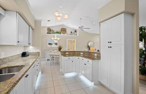 5* 3 BR 3 BA Home 4 min walk to beach & JW Marriott w/heated pool - Foto 6