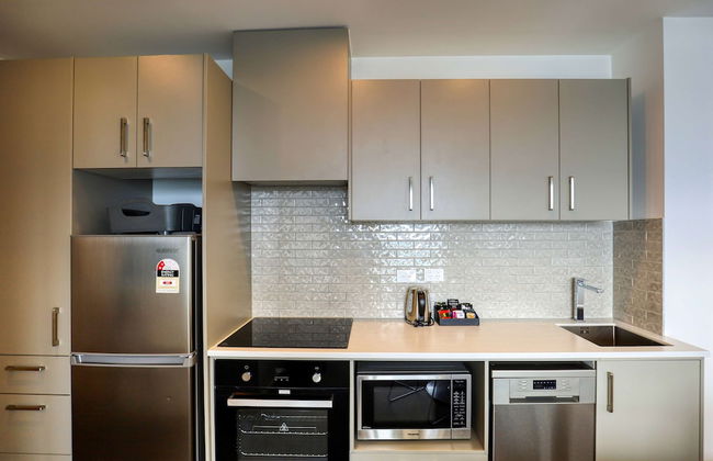 Ramada Suites By Wyndham Victoria Street West - Photo 44