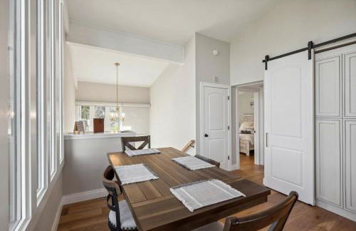 Elegant 4-Season Lake Geneva Condo with Fireplace! - Foto 18