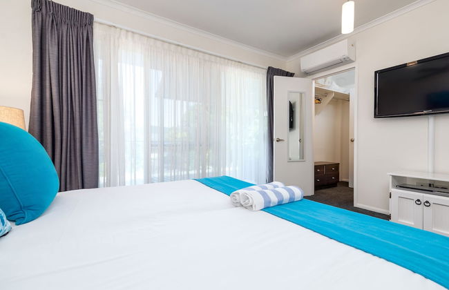 Seascape Holidays – 3 Reef Terraces on St Crispins - Foto 5