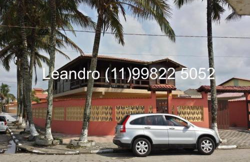Casa Beira-Mar em Mongaguá - 4 Quartos - Vista Inesquecível para o Mar - Wi-Fi - Estacionamento 4 carros - Foto 3