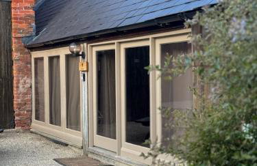 Cosy Cotswolds Farm Stay with Log Burner - Peaceful Winter Retreat - The Dairy - Foto 10