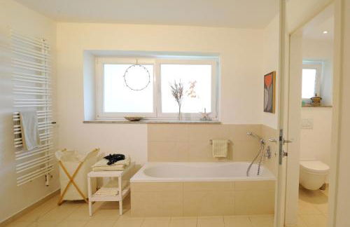 160qm Wohnung mit Balkon nahe Salzburg - Freilassing 2 Schlafzimmer, 2 Bäder - Foto 18