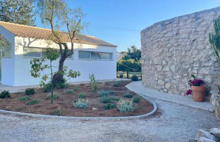 Barn Cottage at Yoga Farm with Natural Swimming Pool near Beach - Foto 5