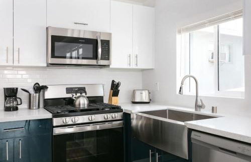 Upscale LA Getaway Sleeps 8 with Free Parking - Foto 9