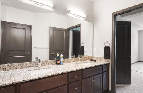 3BR King Bed Balcony North Raleigh - Foto 24