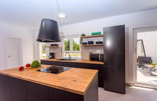 VILLA ALMIC with heated pool, 5 bedrooms, Gaming room, a multi-use playground court - Photo 19