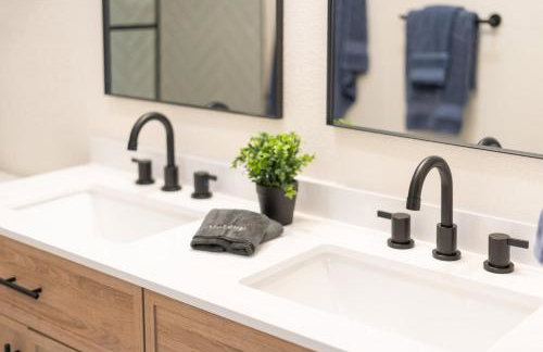 Walk to Old Town - Cozy Restored Cottage - Foto 33