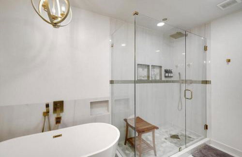 Highland Village - 4BR w Backyard Pool Oasis - Foto 24