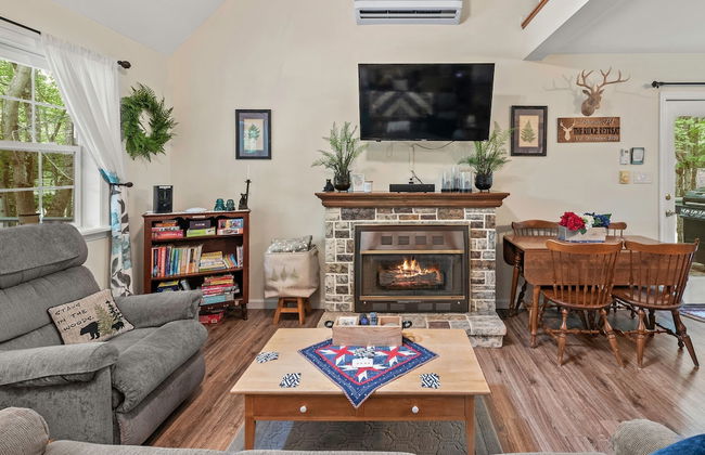 Ridge Retreat by Avantstay Game Room Covered Porch Fire Pit - Photo 6