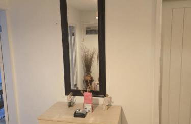 Modern 2-Bed Apt Near Hospital and University of Birmingham - Photo 10