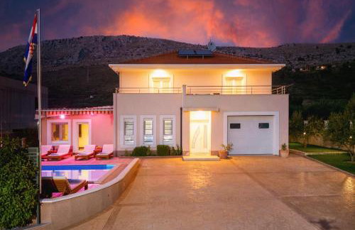 VILLA MILLA with private pool, jacuzzi, sauna, gym, max. 8 person - Photo 25