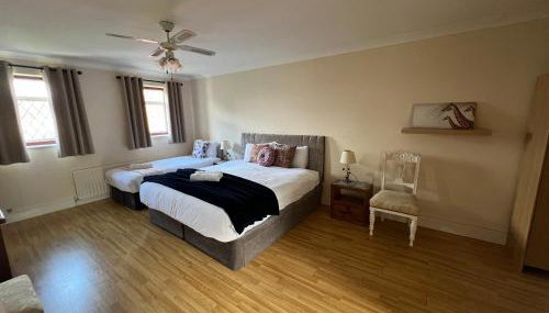 Super King Bed Suite, Executive office, fast WiFi, free parking - Foto 3