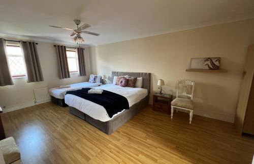 Super King Bed Suite, Executive office, fast WiFi, free parking - Foto 3