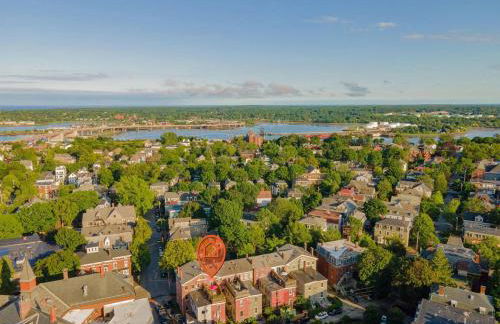 Local Landmark - Gorgeous Historic Home - Foto 12