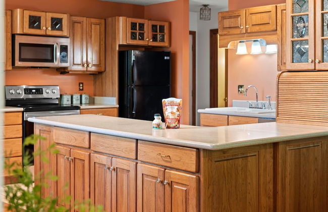 Marina Village by Avantstay Walk to Lake Marina Balcony Patio - Photo 10