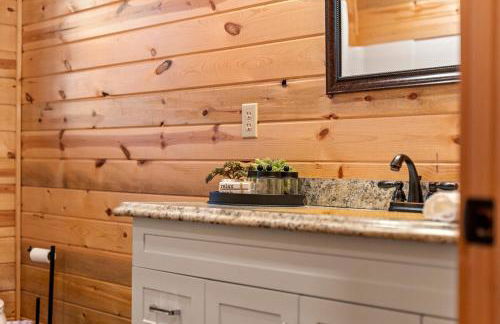 Cabin 2 Peaceful Cabin Near River with Fire Pit and Hot Tub - Foto 10