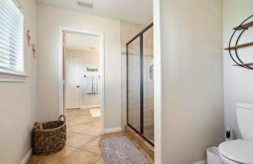 Beach house with large deck and patio - Foto 27