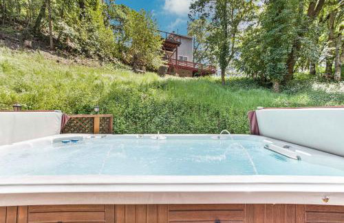 Modern Cabin Retreat with Swim Spa Hot Tub and Air Conditioning - Foto 2