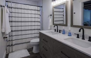 Gorgeous Renovated Home With Large & Private Lot - Foto 16