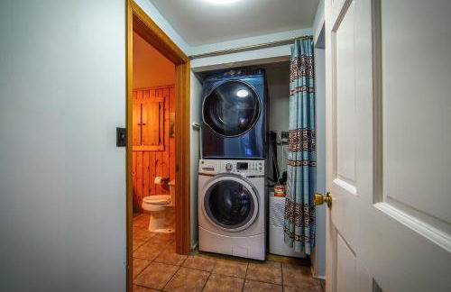 Serene mountain getaway, Hot Tub, Sauna, Lake View, Swim, Fish, Hiking, EV plugin - Foto 8