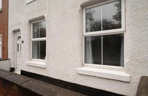 #34 Two bed apt Private Parking Stylish & homely - Photo 20