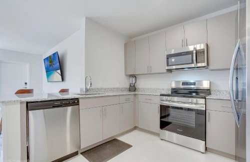 Beachside Bliss, 1BR Condo with Pool at Dania Beach - Foto 13