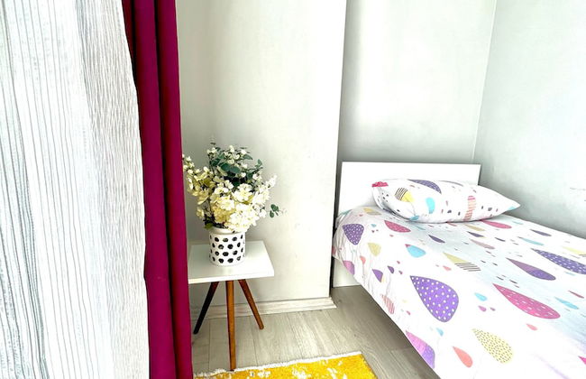 Perfect Lake view Entire Apartment - Photo 7