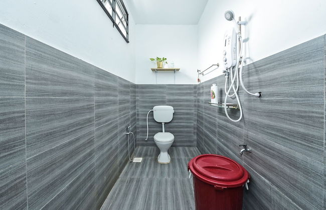 OYO HOME 90682 Liliz Mambang Farmstay - Foto 15