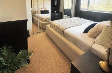 Stylish 2-BR Home sleeps 4 - Contractor & Family - Parking - Foto 12