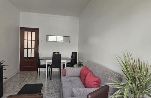 Light Spacious Almada Apartment - Foto 16