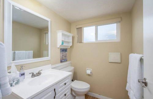 Edgewater Paradise HotTub Private Dock & Game Room - Foto 39