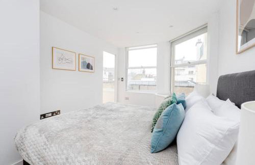 Perfect One Bed in Green Park Station - Photo 2