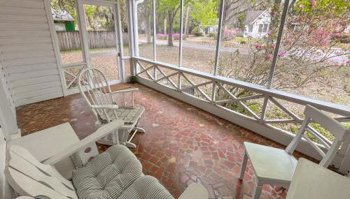 Adorable 1920s home near UF stadium sleeps 10 - Foto 3, Garden