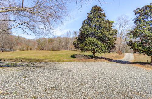 Large Deck: Luxe 6-Acre Retreat in Dahlonega! - Photo 37