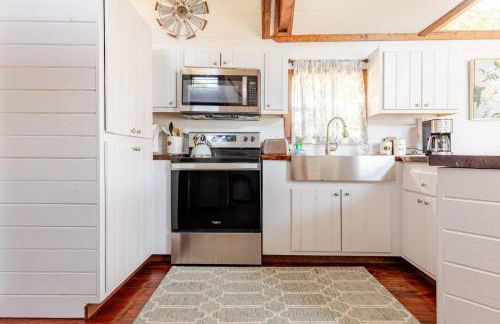 Serene Vineyard•Deck, Pickleball, Views~ Near Town - Foto 6