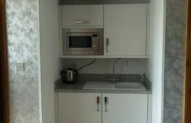 Highridge Apartment - Photo 18