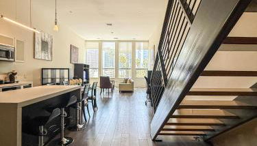 Stylish 2BR Loft with Top-Tier Amenities - 104 - GL - Foto 2, pet friendly