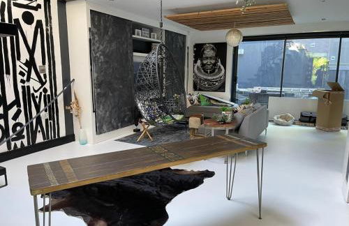 Artsy Retreat - Sleeps 6 Free Parking & Balcony - Photo 14